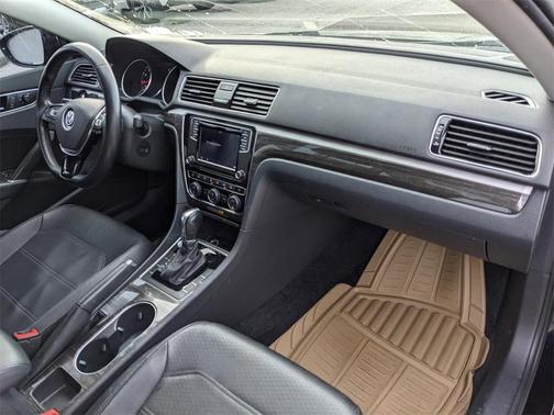 2018 Volkswagen Passat 2.0T SE