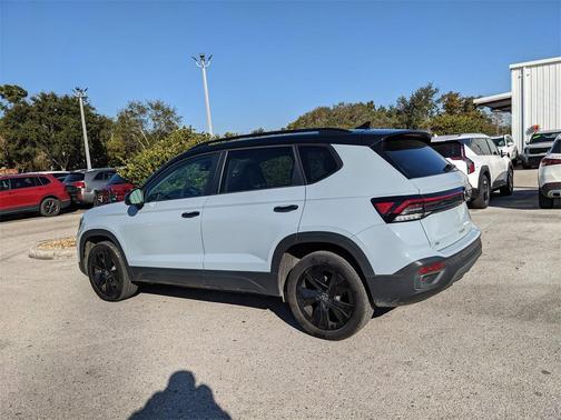 2025 Volkswagen Taos 1.5T SE Black