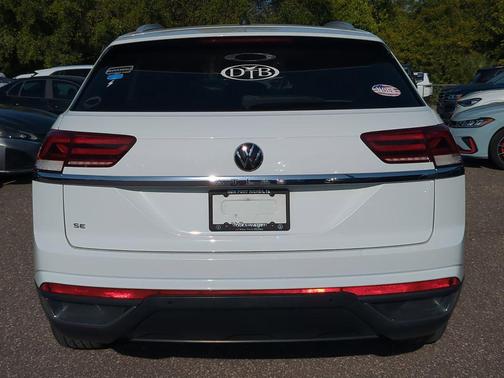 Pure White 2022 Volkswagen Atlas Cross Sport 2.0T SE w/Technology