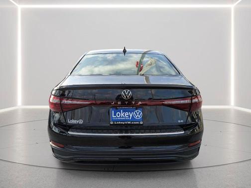 Deep Black Pearl 2026 Volkswagen Jetta 1.4T SE