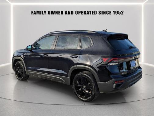 2025 Volkswagen Taos 1.5T SE Black