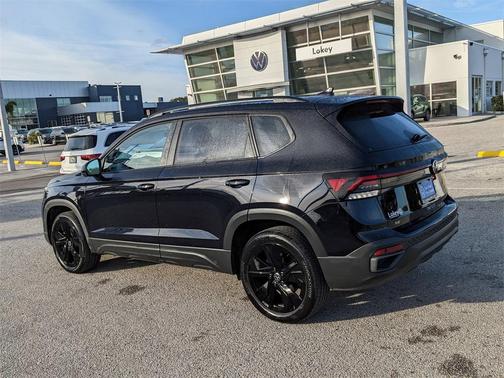 2025 Volkswagen Taos 1.5T SE Black