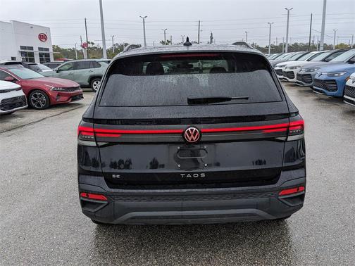 2025 Volkswagen Taos 1.5T SE Black