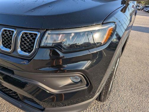 Diamond Black Crystal Pearlcoat 2023 Jeep Compass Latitude