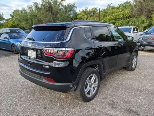 Diamond Black Crystal Pearlcoat 2023 Jeep Compass Latitude