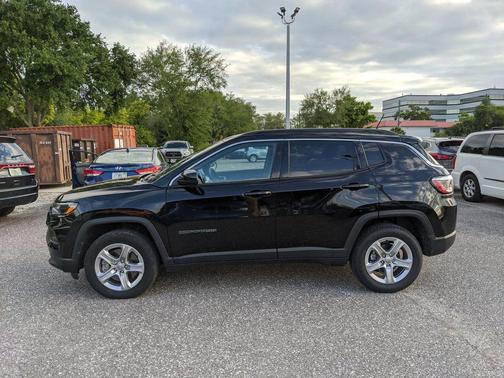 Diamond Black Crystal Pearlcoat 2023 Jeep Compass Latitude