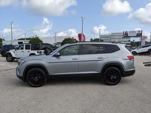 2025 Volkswagen Atlas 2.0T SE w/Technology