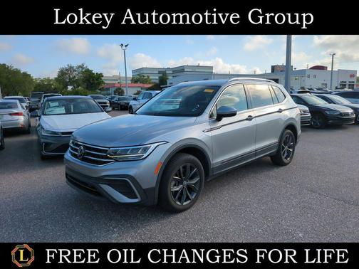 Silver Metallic 2023 Volkswagen Tiguan 2.0T SE
