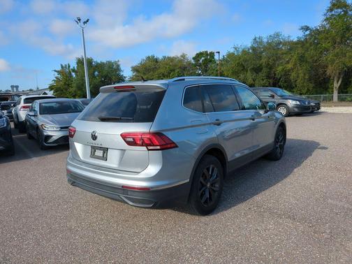 Silver Metallic 2023 Volkswagen Tiguan 2.0T SE