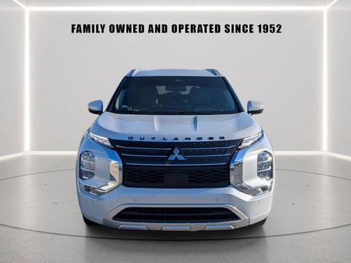 White Diamond 2024 Mitsubishi Outlander SEL 2.5 2WD