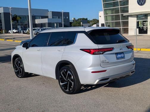 White Diamond 2024 Mitsubishi Outlander SEL 2.5 2WD