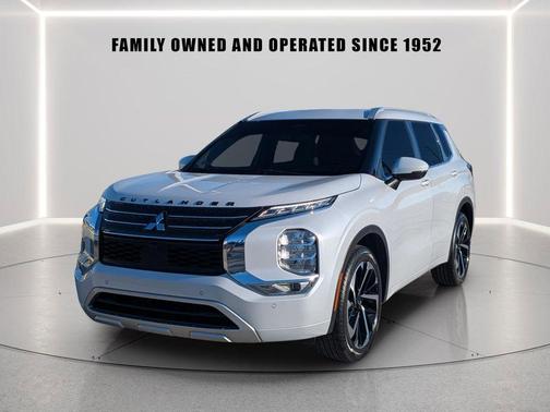White Diamond 2024 Mitsubishi Outlander SEL 2.5 2WD