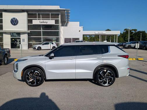White Diamond 2024 Mitsubishi Outlander SEL 2.5 2WD