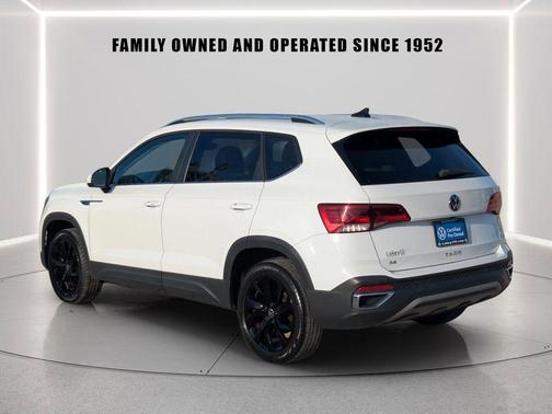 Pure White 2023 Volkswagen Taos 1.5T SE