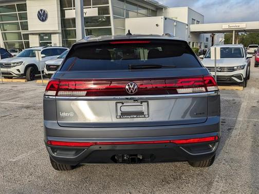 2025 Volkswagen Atlas Cross Sport 2.0T SE w/Technology 4MOTION