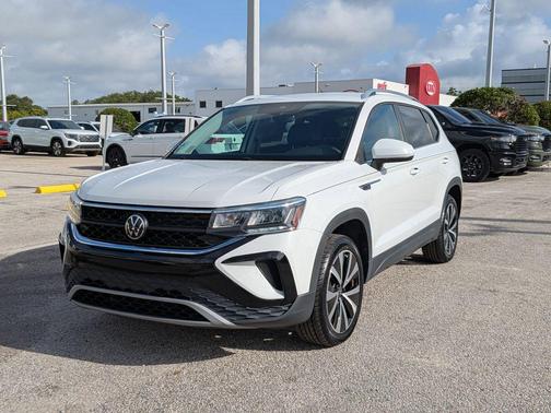Pure White 2023 Volkswagen Taos 1.5T SE