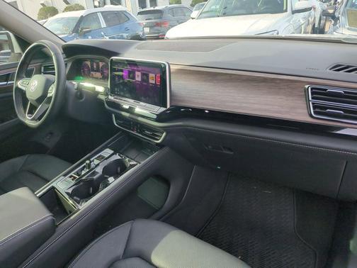 Opal White 2024 Volkswagen Atlas 2.0T SEL