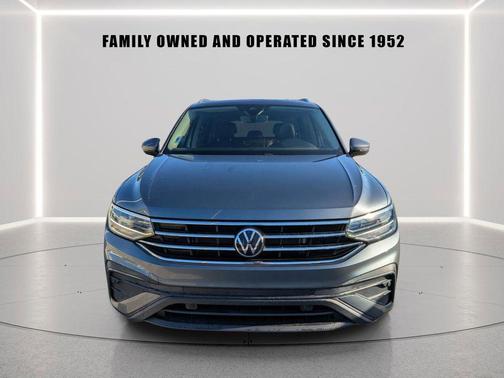 Platinum Gray Metallic 2023 Volkswagen Tiguan 2.0T SE