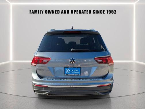 Platinum Gray Metallic 2023 Volkswagen Tiguan 2.0T SE