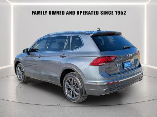 Platinum Gray Metallic 2023 Volkswagen Tiguan 2.0T SE