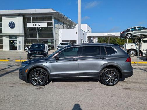 Platinum Gray Metallic 2023 Volkswagen Tiguan 2.0T SE
