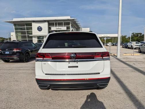 2024 Volkswagen Atlas 2.0T SE