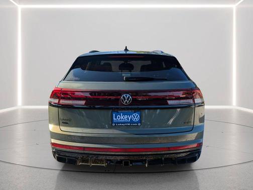 avocado green pearl 2026 Volkswagen Atlas Cross Sport 2.0T SEL