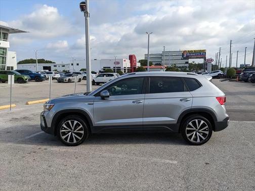 2024 Volkswagen Taos 1.5T SE