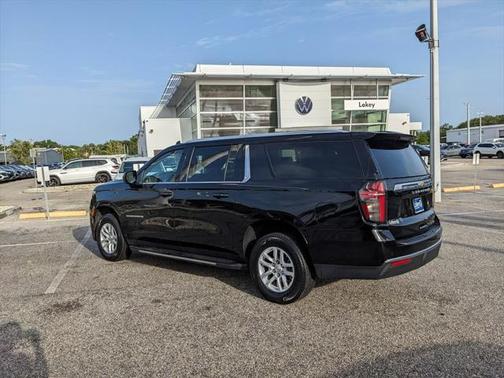 2023 Chevrolet Suburban LT