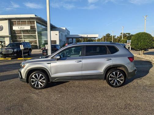 2024 Volkswagen Taos 1.5T SE