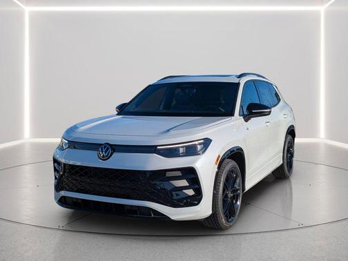 Opal White Pearl 2026 Volkswagen Tiguan 2.0T SE R-Line Black