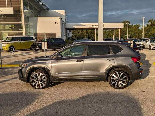2023 Volkswagen Taos 1.5T SE