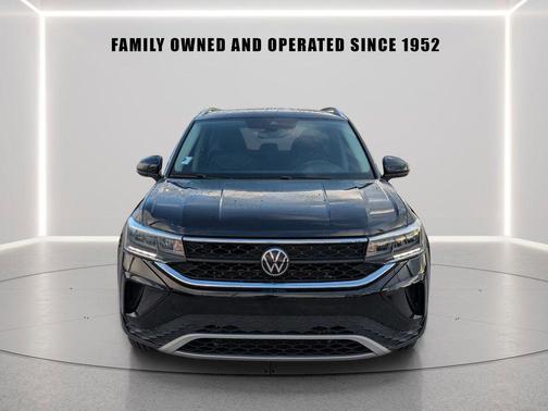 Deep Black 2023 Volkswagen Taos 1.5T SE