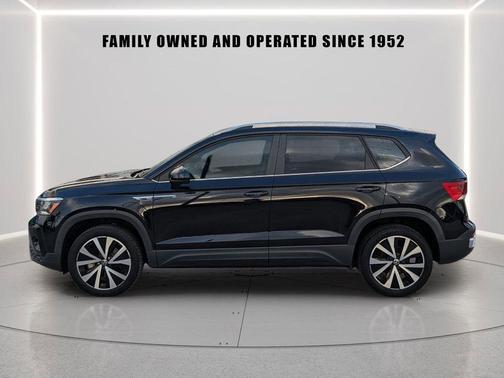 Deep Black 2023 Volkswagen Taos 1.5T SE