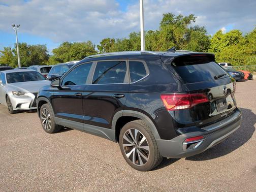 Deep Black 2023 Volkswagen Taos 1.5T SE