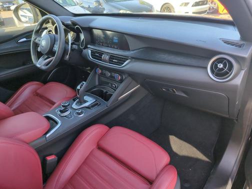 Vulcano Black Metallic 2023 Alfa Romeo Stelvio Sprint RWD