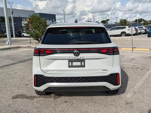 2025 Volkswagen Tiguan 2.0T SEL R-Line 4MOTION