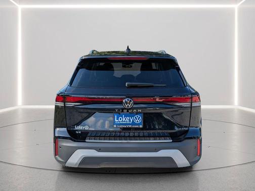 Deep Black Pearl 2026 Volkswagen Tiguan 2.0T SE