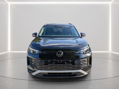 Deep Black Pearl 2026 Volkswagen Tiguan 2.0T SE