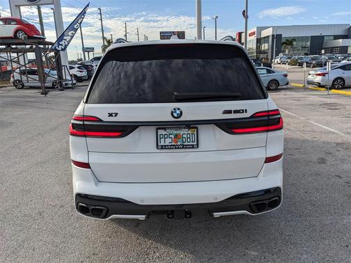 2024 BMW X7 M60i