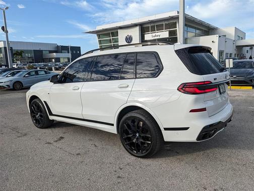 2024 BMW X7 M60i