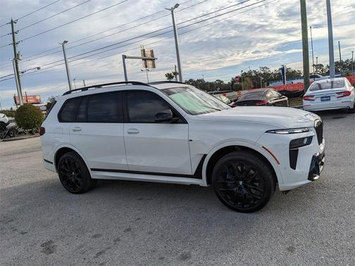 2024 BMW X7 M60i