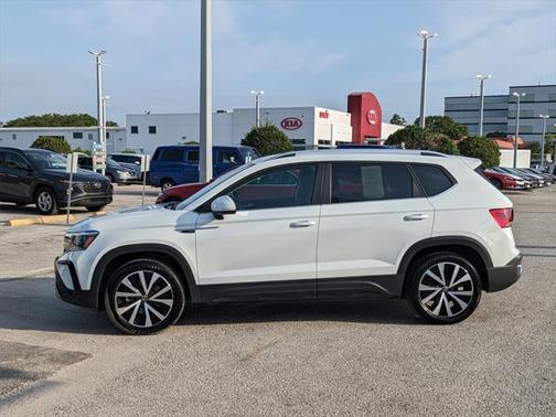 2024 Volkswagen Taos SE