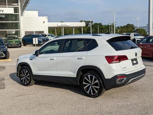 2024 Volkswagen Taos SE