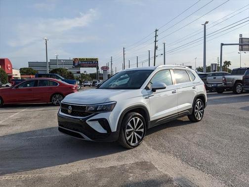 2024 Volkswagen Taos SE