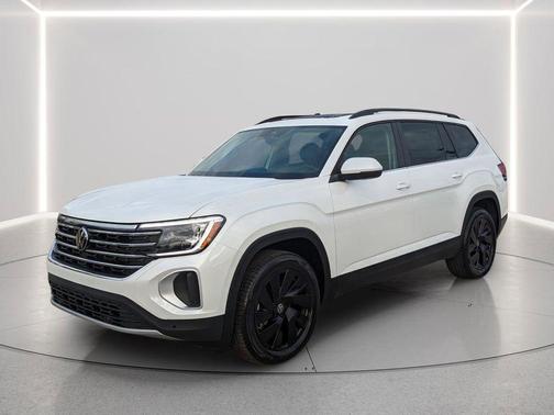 Opal White Pearl 2026 Volkswagen Atlas 2.0T SE w/Technology