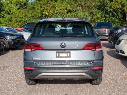Platinum Gray Metallic 2024 Volkswagen Taos 1.5T S