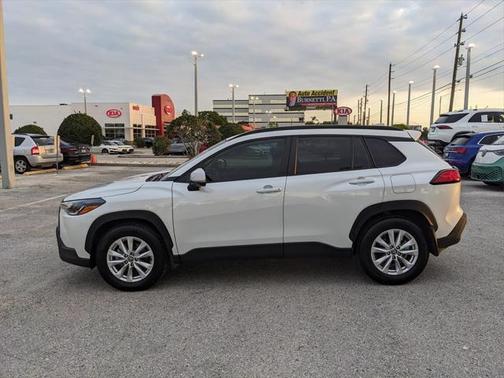 2024 Toyota Corolla Cross LE