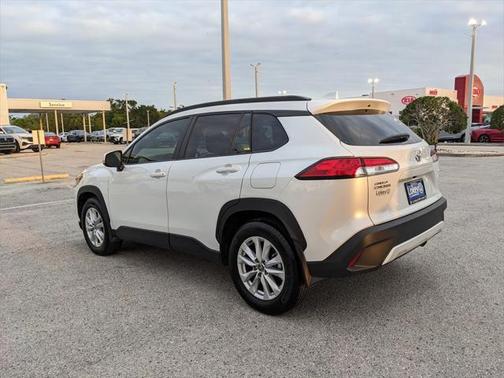 2024 Toyota Corolla Cross LE