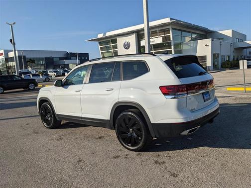 2024 Volkswagen Atlas 2.0T SE w/Technology